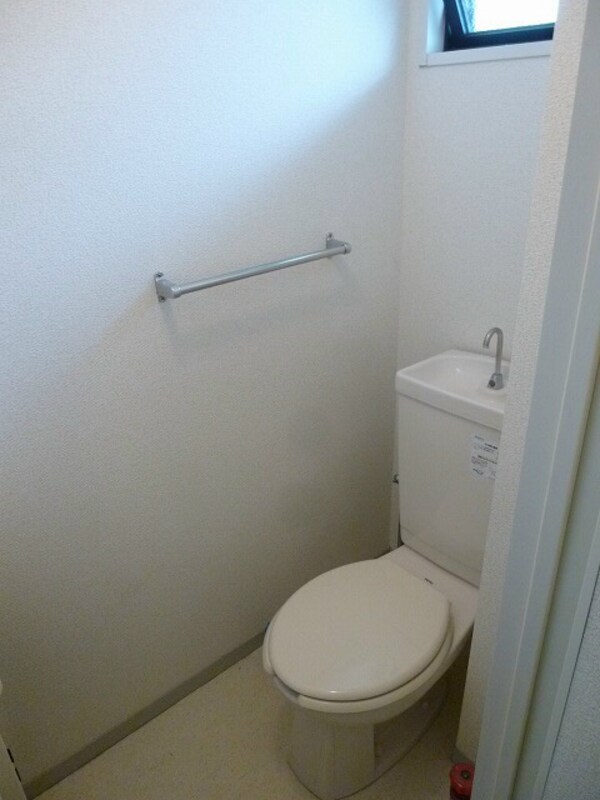 トイレ(写真は101号室です。)