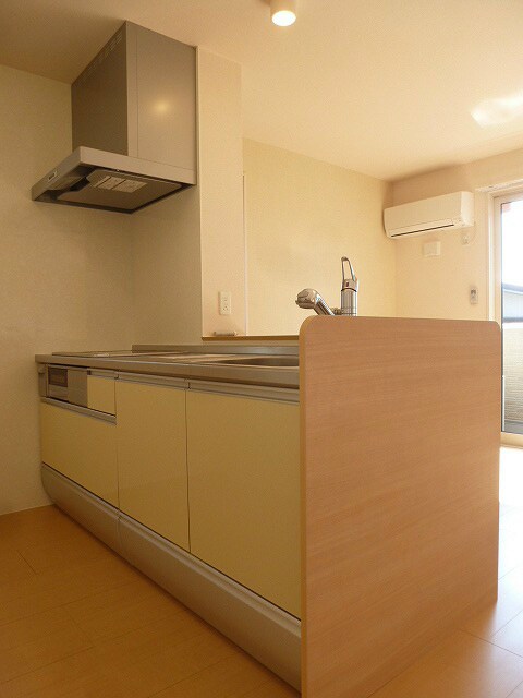 物件内観写真3　(201の写真です（反転）)