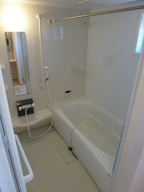 物件内観写真5　(201の写真です（反転）)