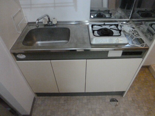 キッチン(写真は105号室です。)