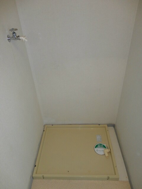 物件内観写真13　(洗濯機置場)