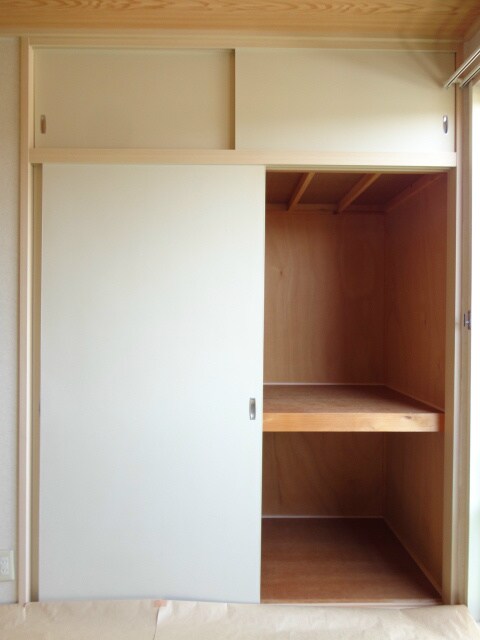 物件内観写真21　(押入れ)