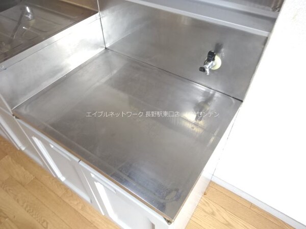 キッチン(写真は102号室です（参考）)