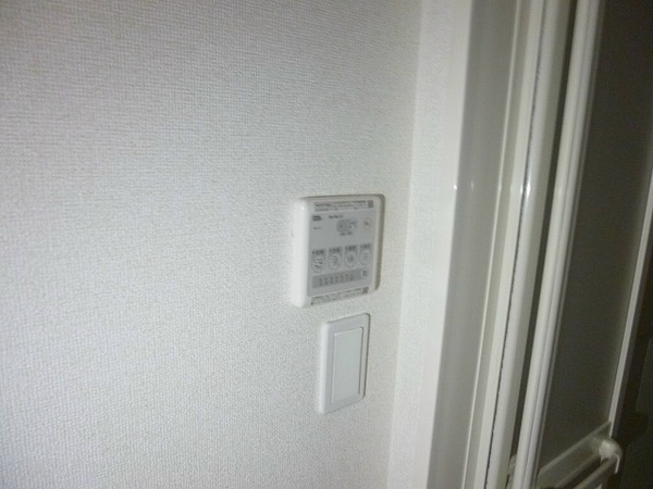 その他設備(浴室乾燥機　※写真は　203号室)