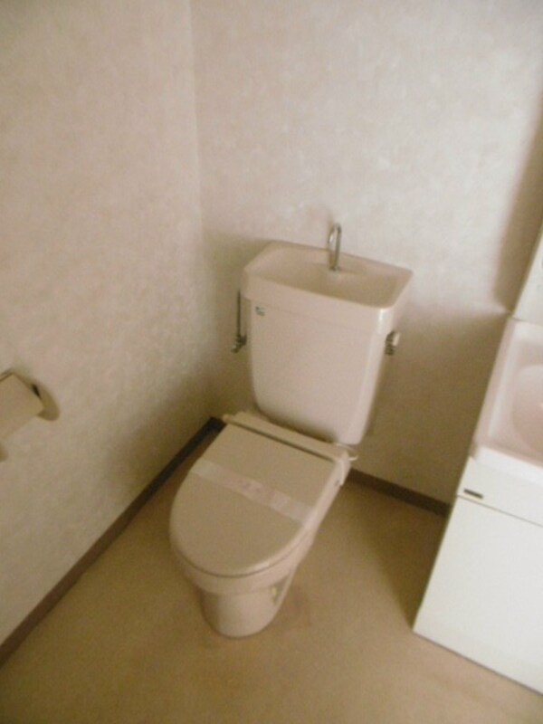 トイレ(※写真は303号室です。ご参考下さい。)