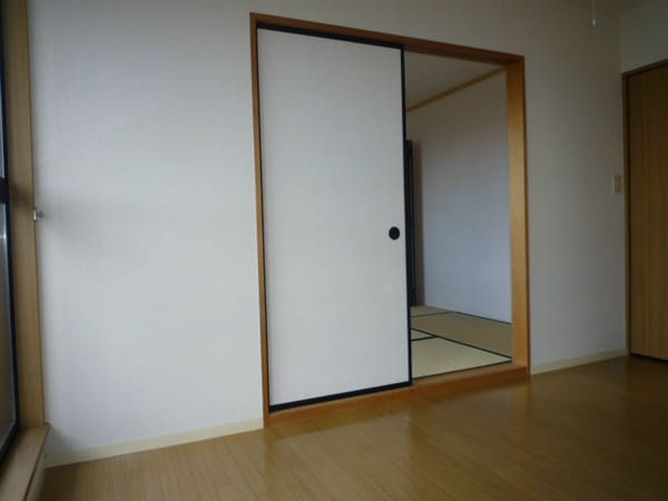 リビング(※写真は201号室です)