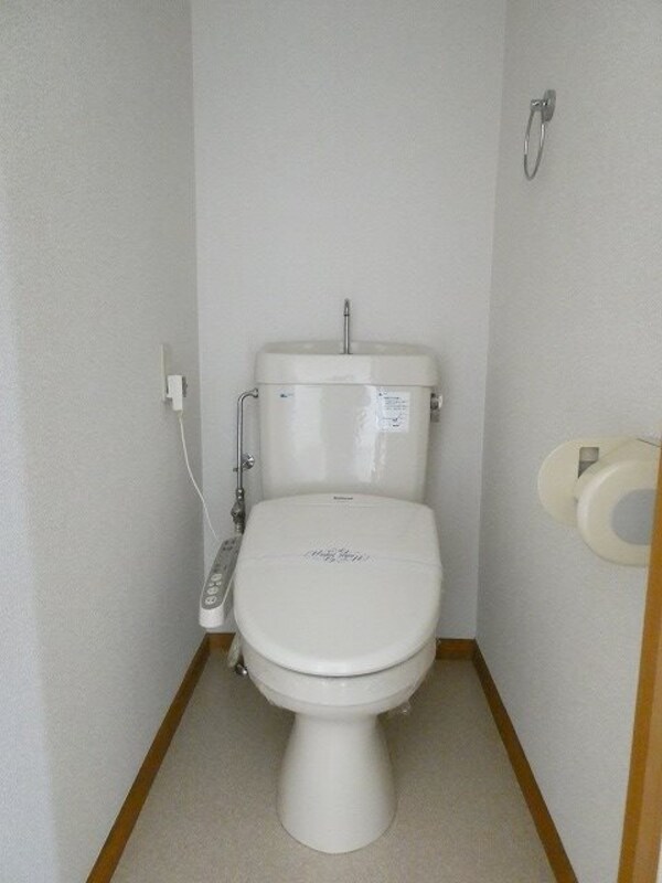 トイレ(画像は101号室です。（参考）)