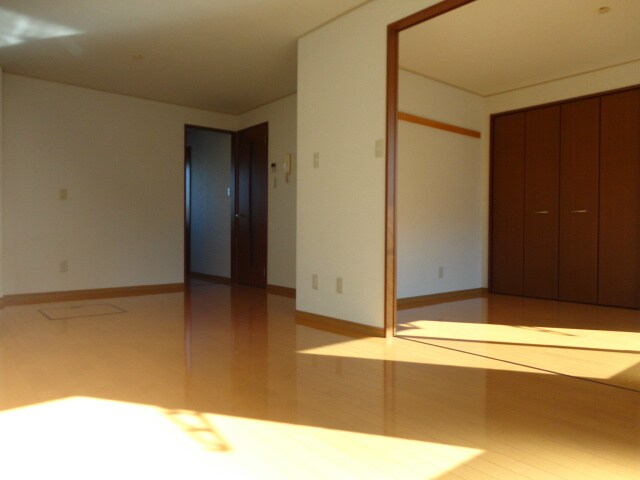 物件内観写真5　(写真は102号室です（参考）)