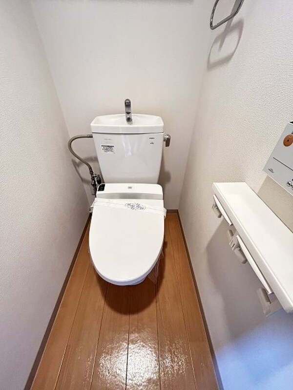 トイレ(写真は203号室です（参考）)