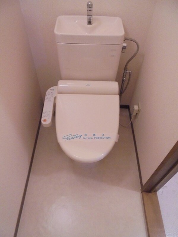 トイレ(写真は303号室です。（参考）)