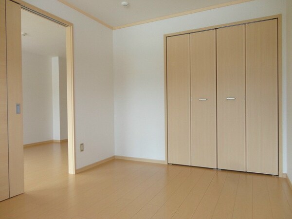ベッドルーム(写真は205号室です)