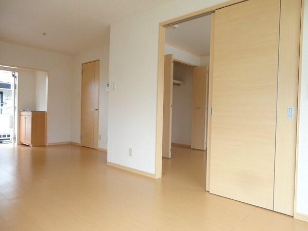 リビング(写真は205号室です)