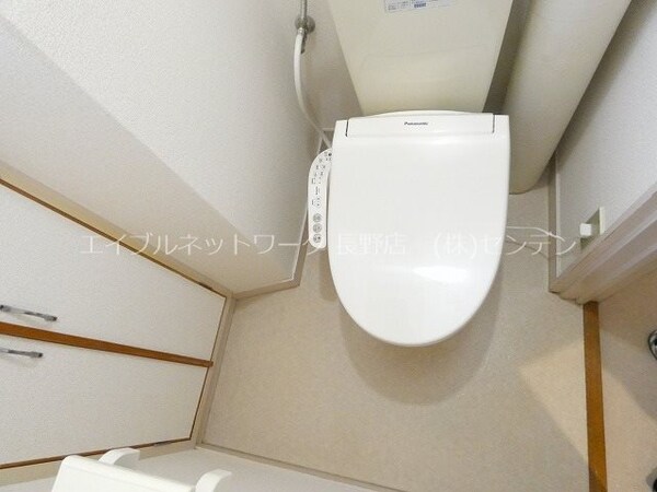 トイレ(写真は301号室です（参考）)