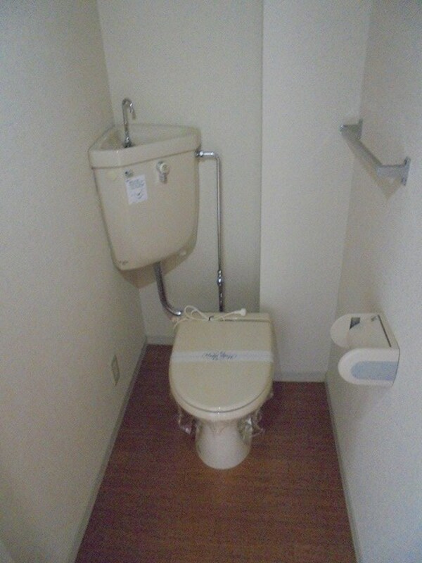 トイレ(写真は103号室です)