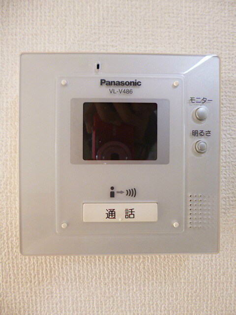 物件内観写真4　(TVモニターホン（室内） 写真は105号室です（参考）)