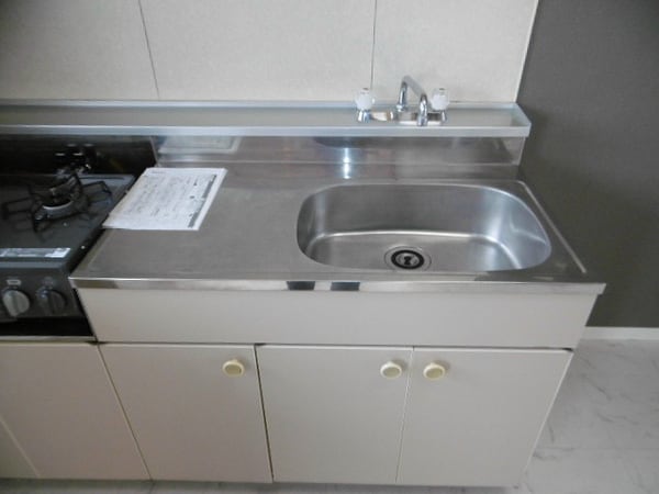 キッチン(※写真は別部屋のものです。（参考）)