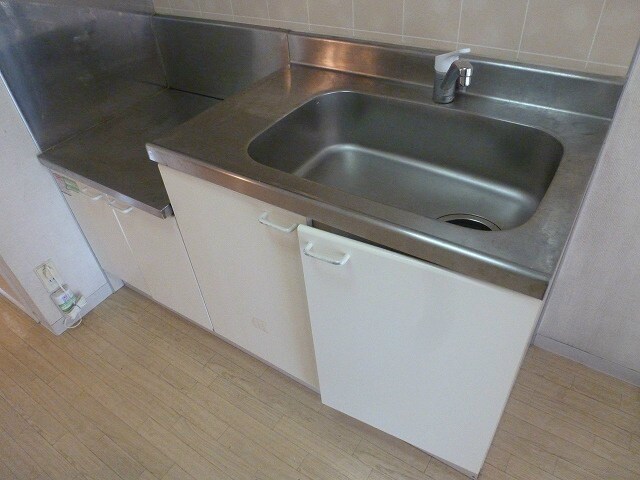 物件内観写真3　(画像は103号室です)