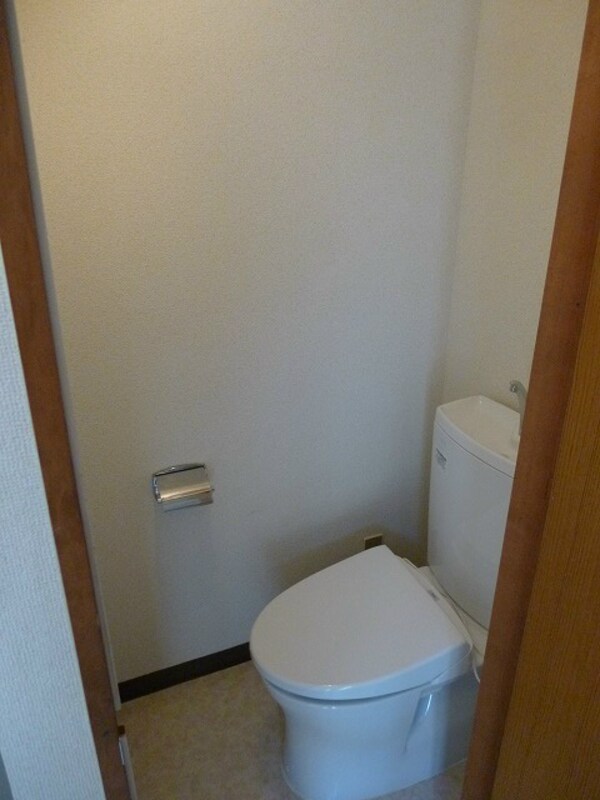 トイレ(写真は204号室です)