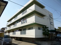 長野電鉄長野線 本郷駅 3階建 築44年の外観写真