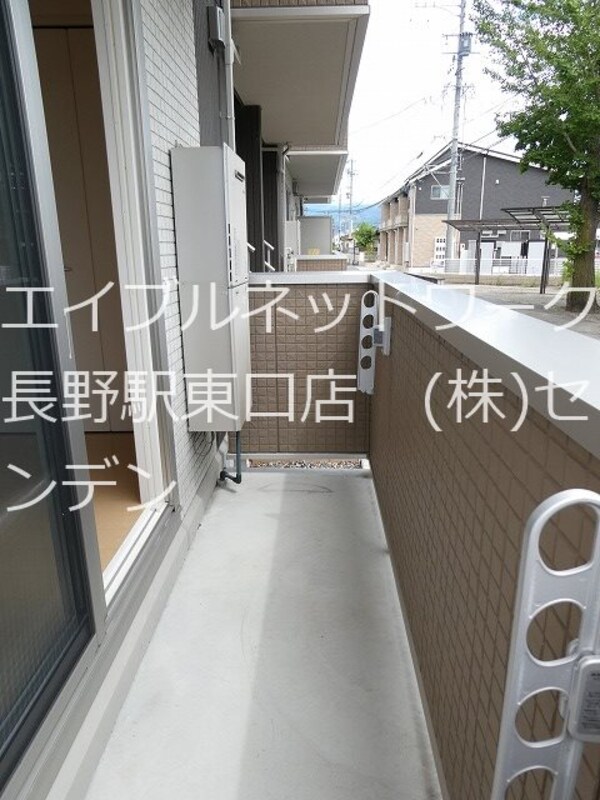 ベランダ(写真は103号室です（参考）)