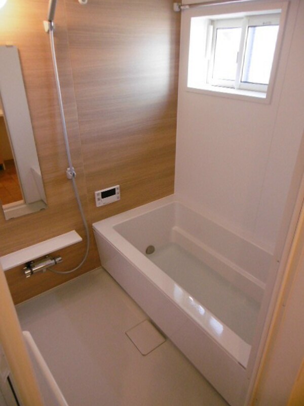 風呂画像(写真は101号室です（参考）)