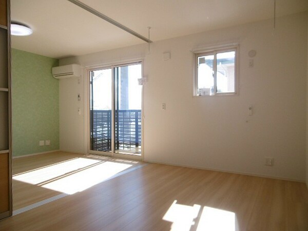 ベッドルーム(写真は101号室です（参考）)