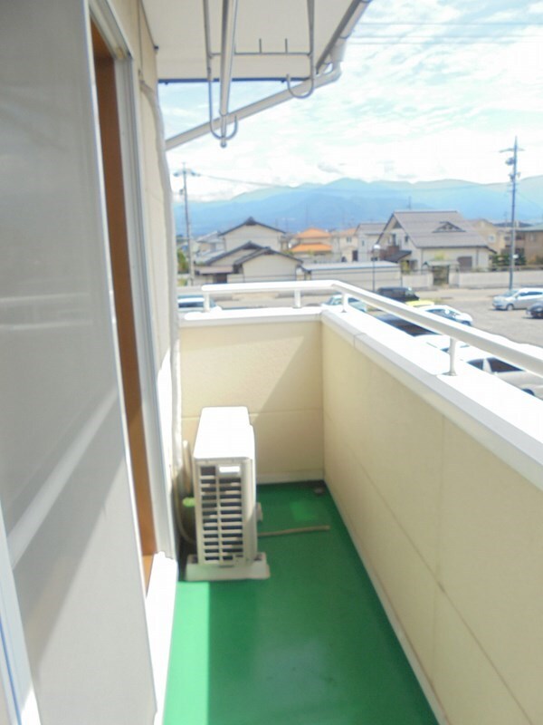 ベランダ(写真は201号室です（参考）)
