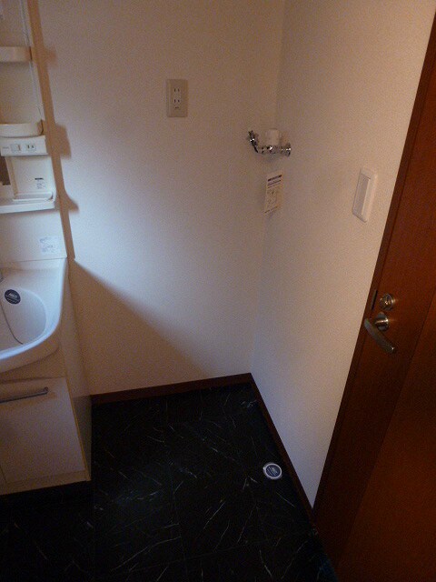 物件内観写真15　(洗濯機置き場)