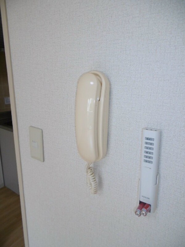 セキュリティ(写真は102号室です（参考）)