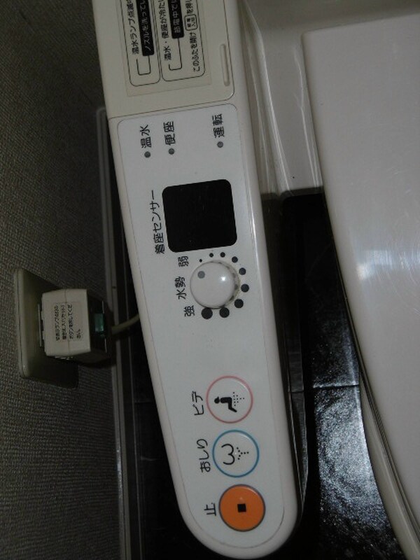 トイレ(写真は102号室です（参考）)