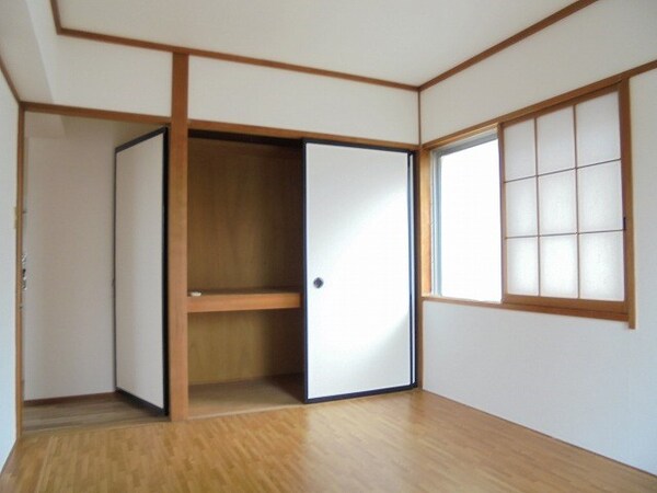 収納(※写真は別部屋のものです。（参考）)