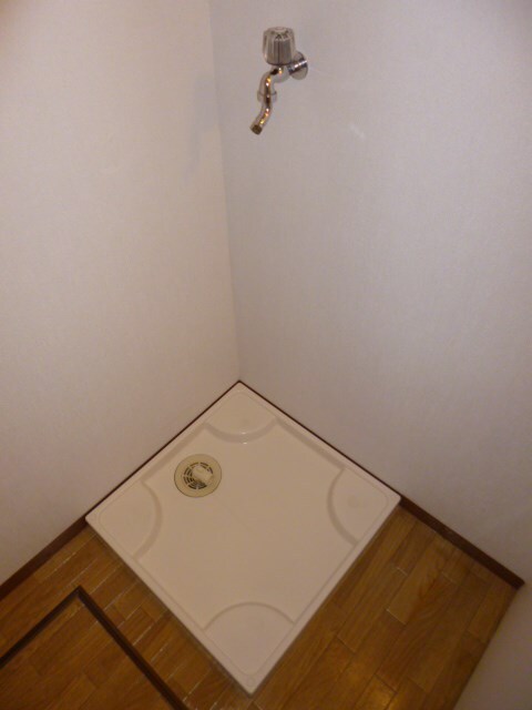 物件内観写真13　(洗濯機置場　　　※写真は203号室です。ご参考下さい。)