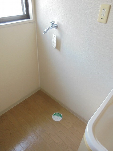 物件内観写真12　(洗濯機置き場画像は101号室です（参考）)