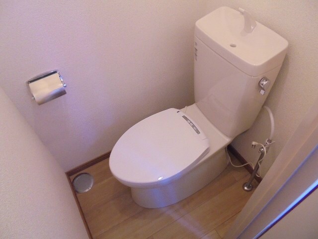 物件内観写真2　(写真は102号室です)