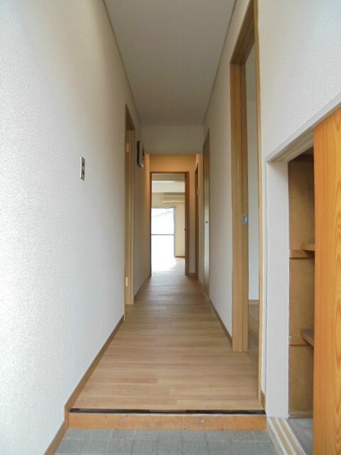 物件内観写真7　(写真は102号室です)