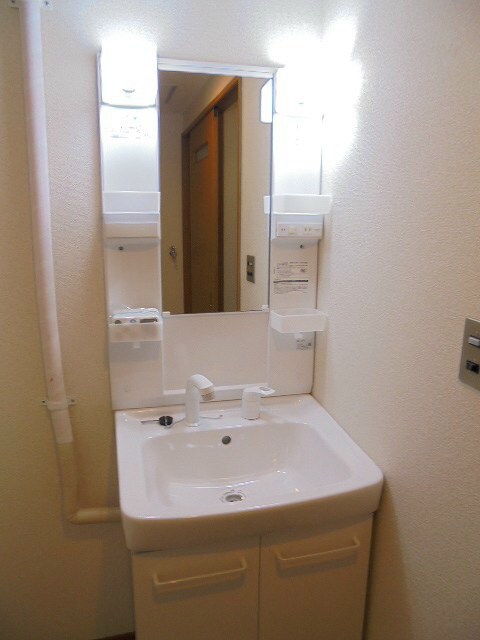 物件内観写真9　(写真は102号室です)