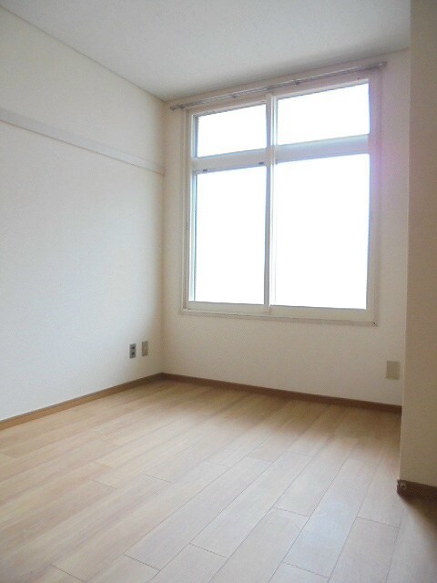 物件内観写真16　(写真は102号室です)