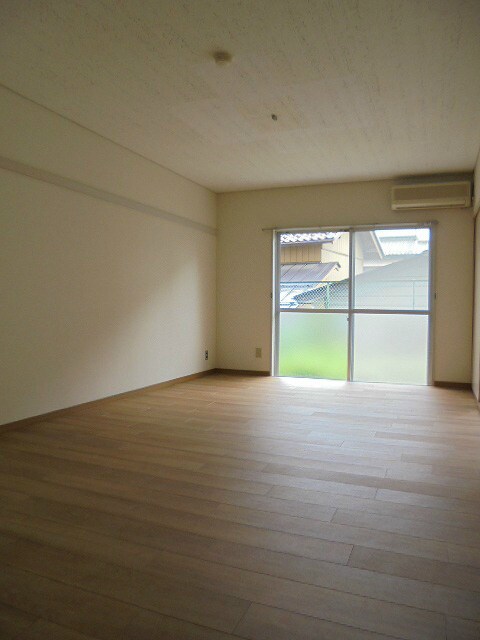 物件内観写真27　(写真は102号室です)