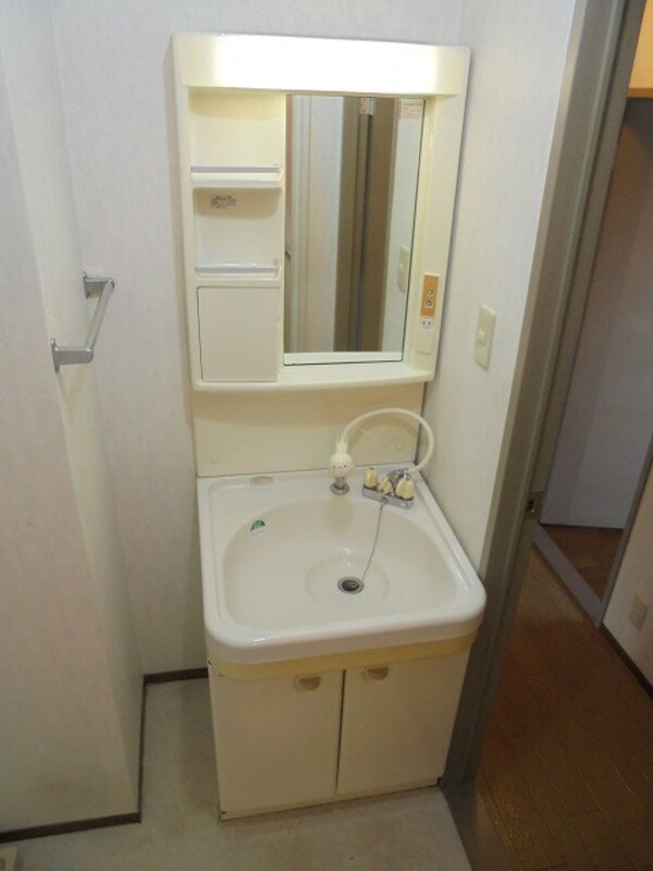 洗面所(画像は201号室です（参考）)