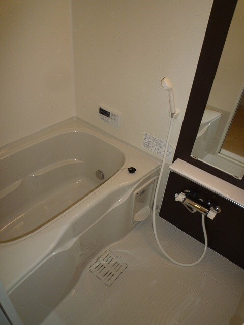 物件内観写真6　(写真は101号室です。)