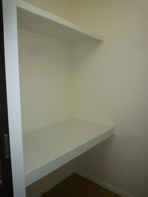 物件内観写真32　(写真は101号室です。)