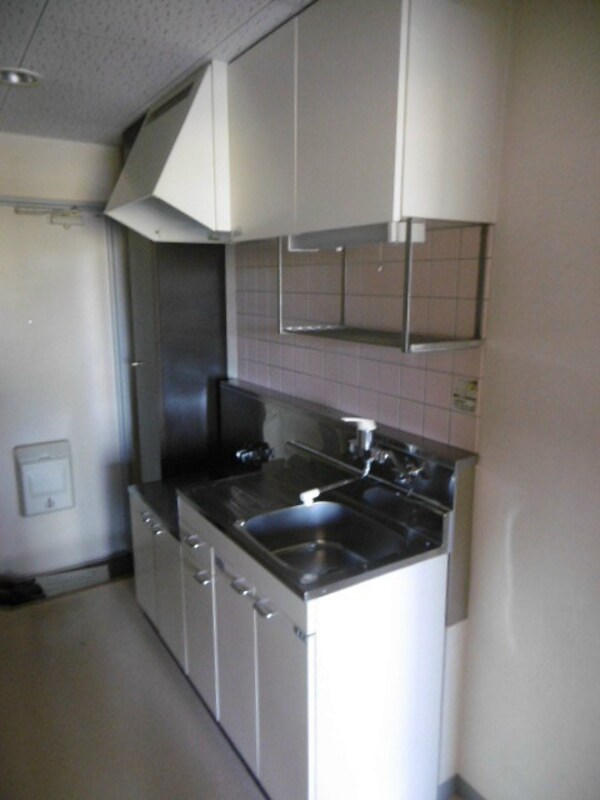 キッチン(※写真は　202号室)