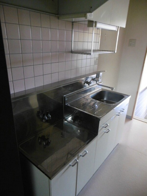 キッチン(※写真は　202号室)