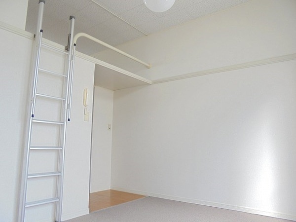 ベッドルーム(写真は205号室です（参考）)