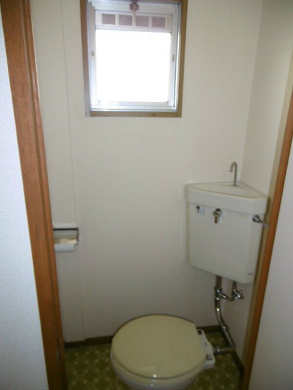 トイレ(※写真は別号室です（イメージとしてご覧ください）)