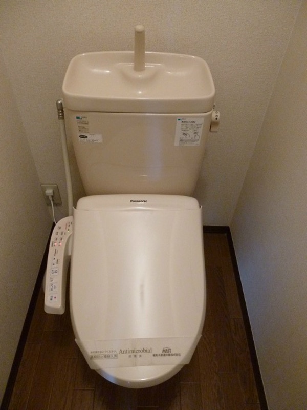 トイレ(※写真は101号室のお部屋です。（反転）)