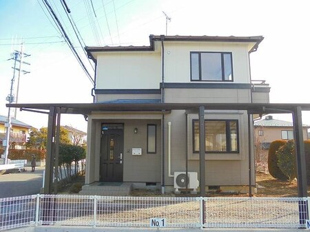 吉田5丁目2階建貸家外観写真