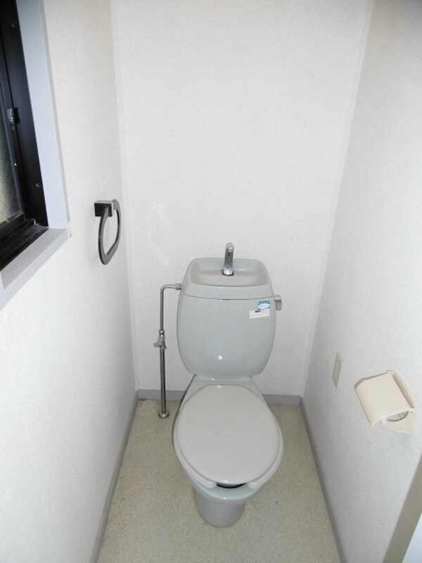 トイレ(写真は202号室です)