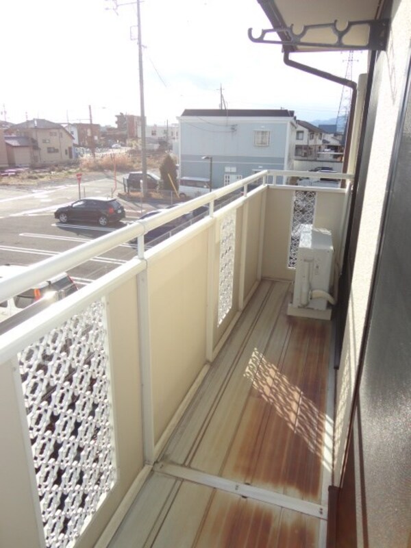 ベランダ(画像は205号室です（参考）)