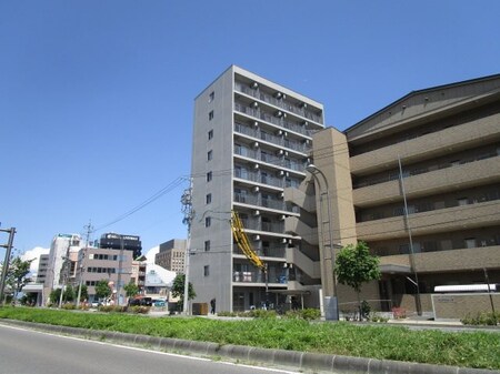 ベルトゥール東口外観写真